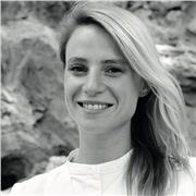 Laureata in Storia dell'Arte con esperienza nel mondo delle case d'asta, gallerie e studio di artista disponibile per lezioni di storia dell'arte e management dell'arte